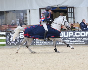 Sinead Cox takes the Pony Discovery Championship title